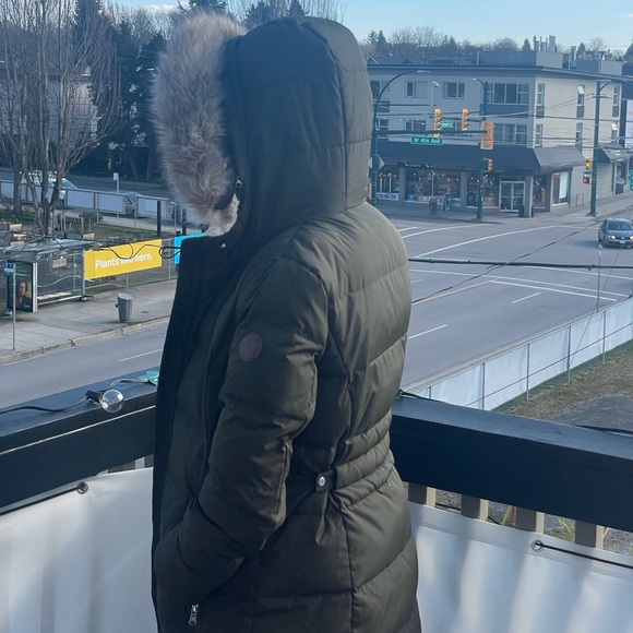 Ralph Lauren parka/down jacket. Olive green Color. Worn once. - Picture 2 of 3